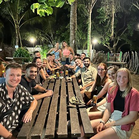 Hangover Hostels Vịnh Arugam Ngoại thất bức ảnh