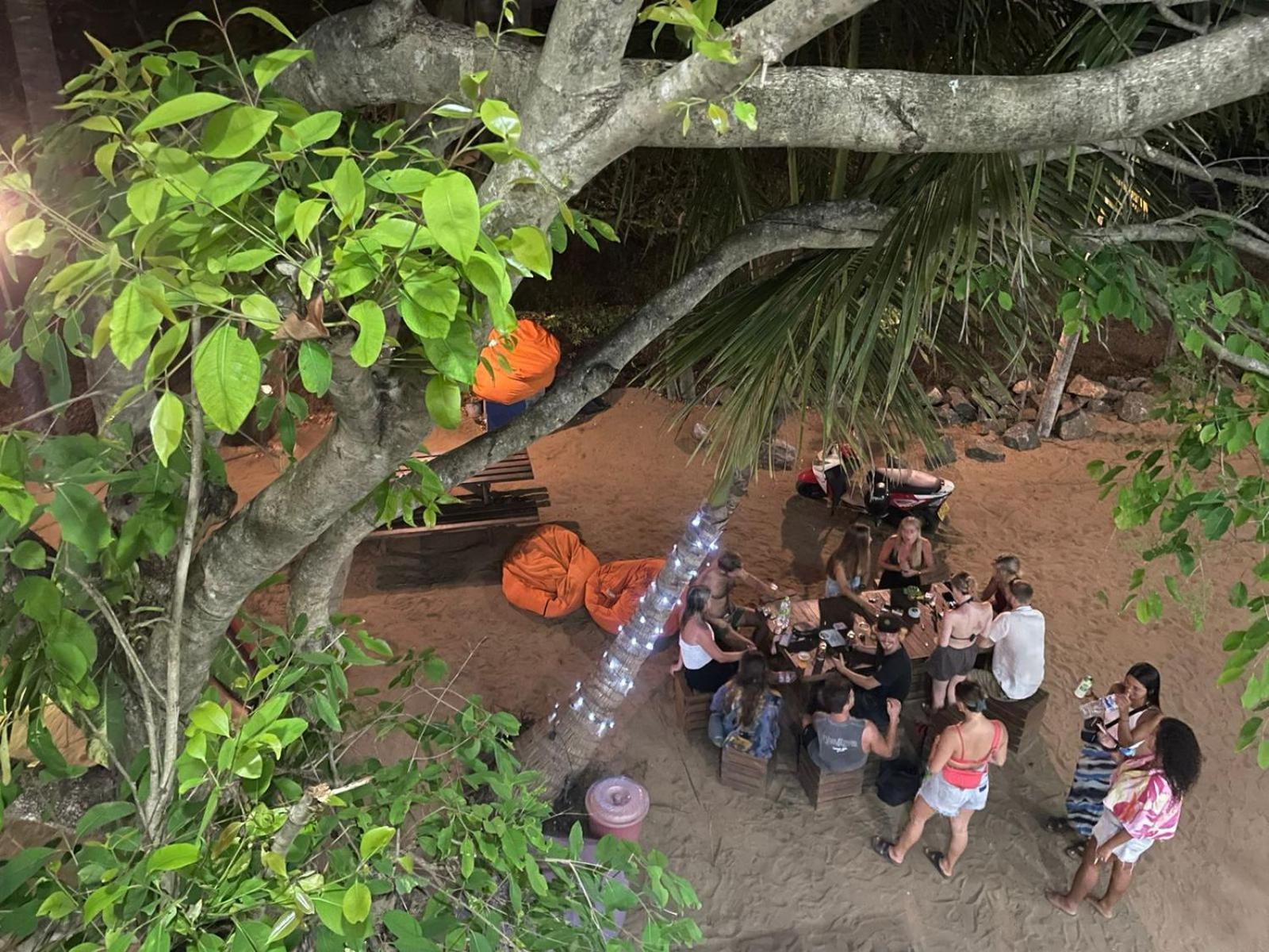 Hangover Hostels Vịnh Arugam Ngoại thất bức ảnh