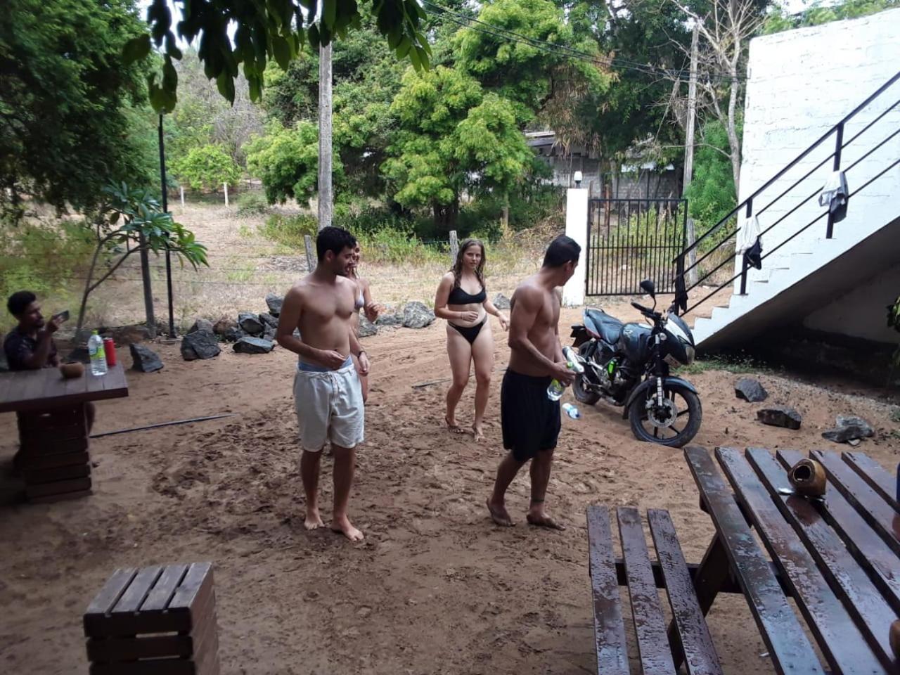 Hangover Hostels Vịnh Arugam Ngoại thất bức ảnh